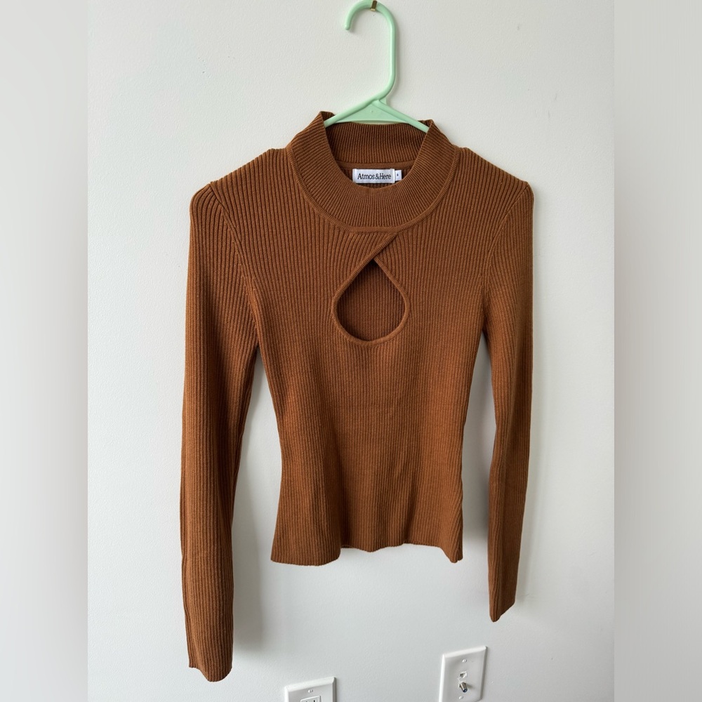 Long sleeved cut out top